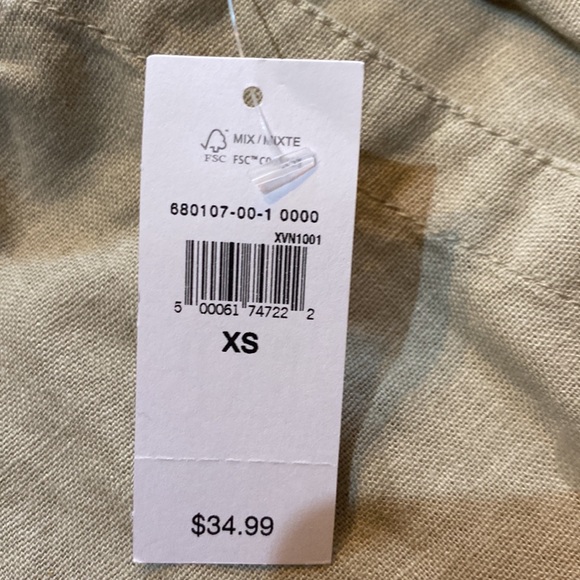 Brand new Gap shorts - Picture 2 of 3